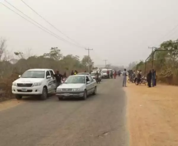 One Killed As Armed Robbers Attack Passengers, Motorists Along Auchi-Benin Road (Photos)